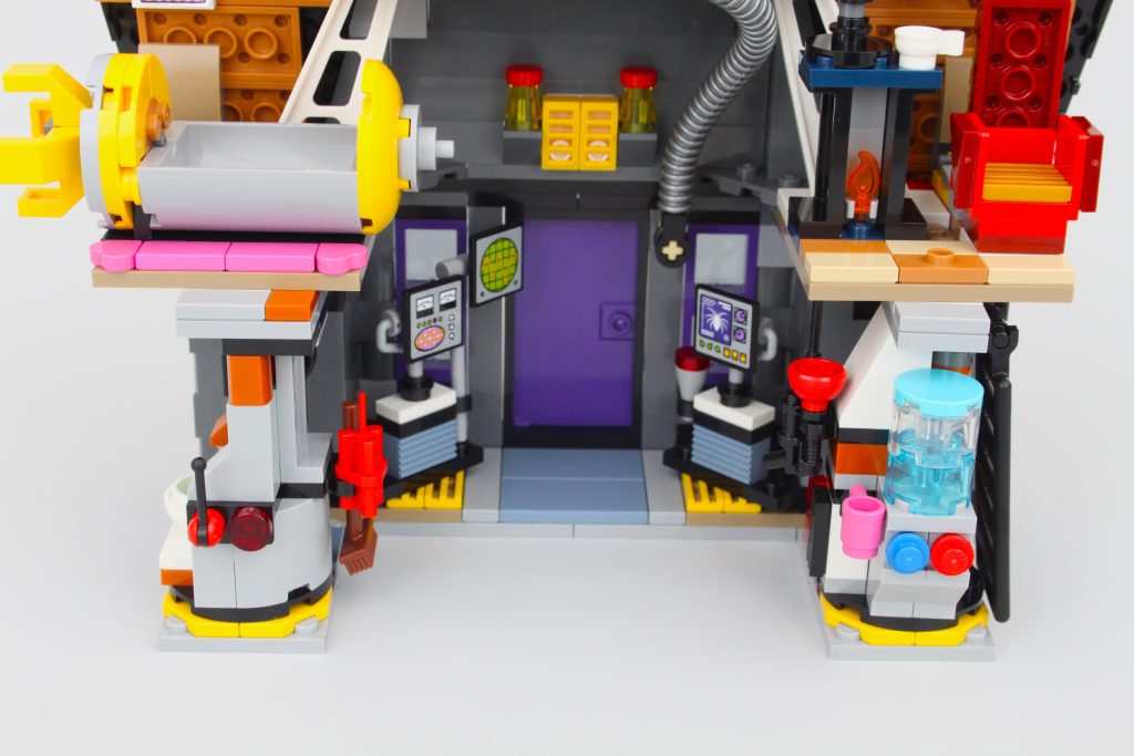 lego despicable me 4 75583 Minions And Grus Family Mansion review 13 1024x683