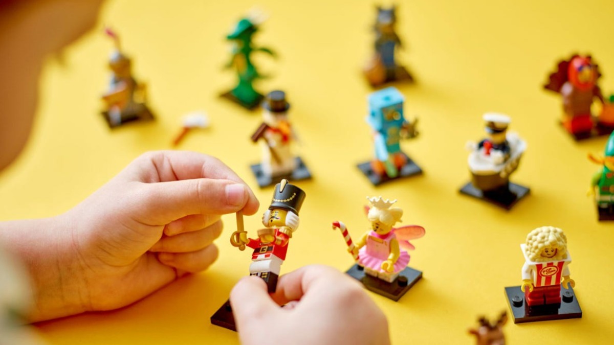 WATCH: New LEGO minifigure packaging is good for the planet, bad for collectors