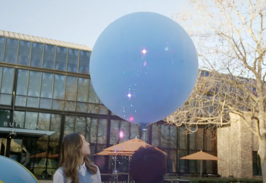 LEGO Disney 43217 Up House Making Wonder 5
