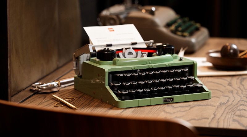 In pictures: LEGO Ideas 21327 Typewriter