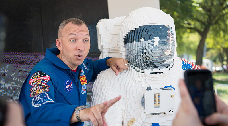 Brick Pic of the Day: Celebrating 50 years of Apollo 11