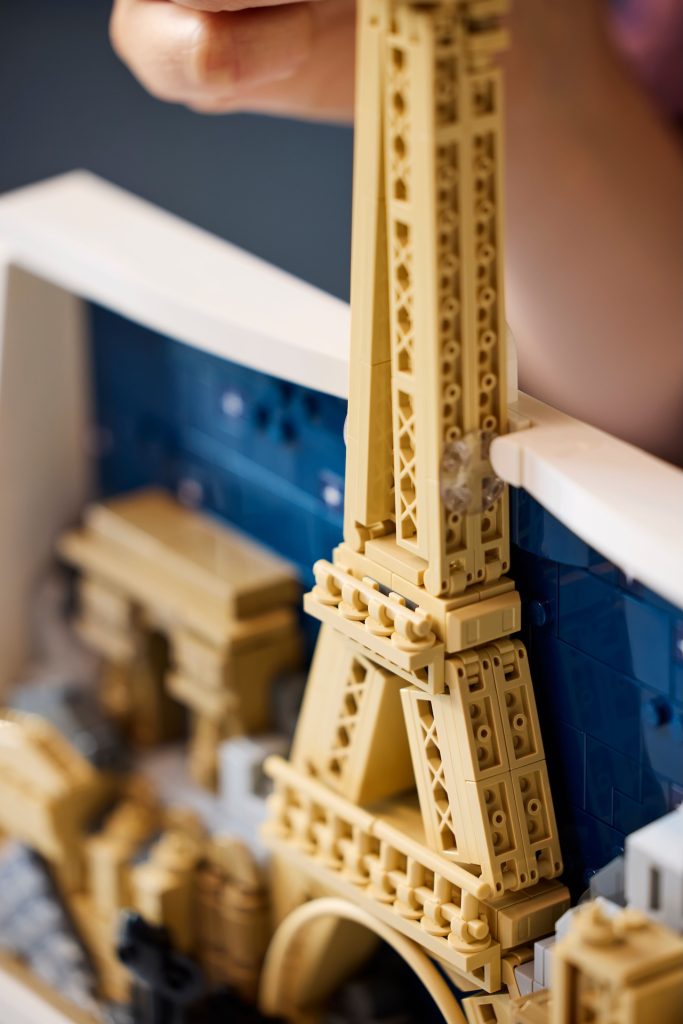 LEGO Architecture 21064 Paris City of Love 8 683x1024