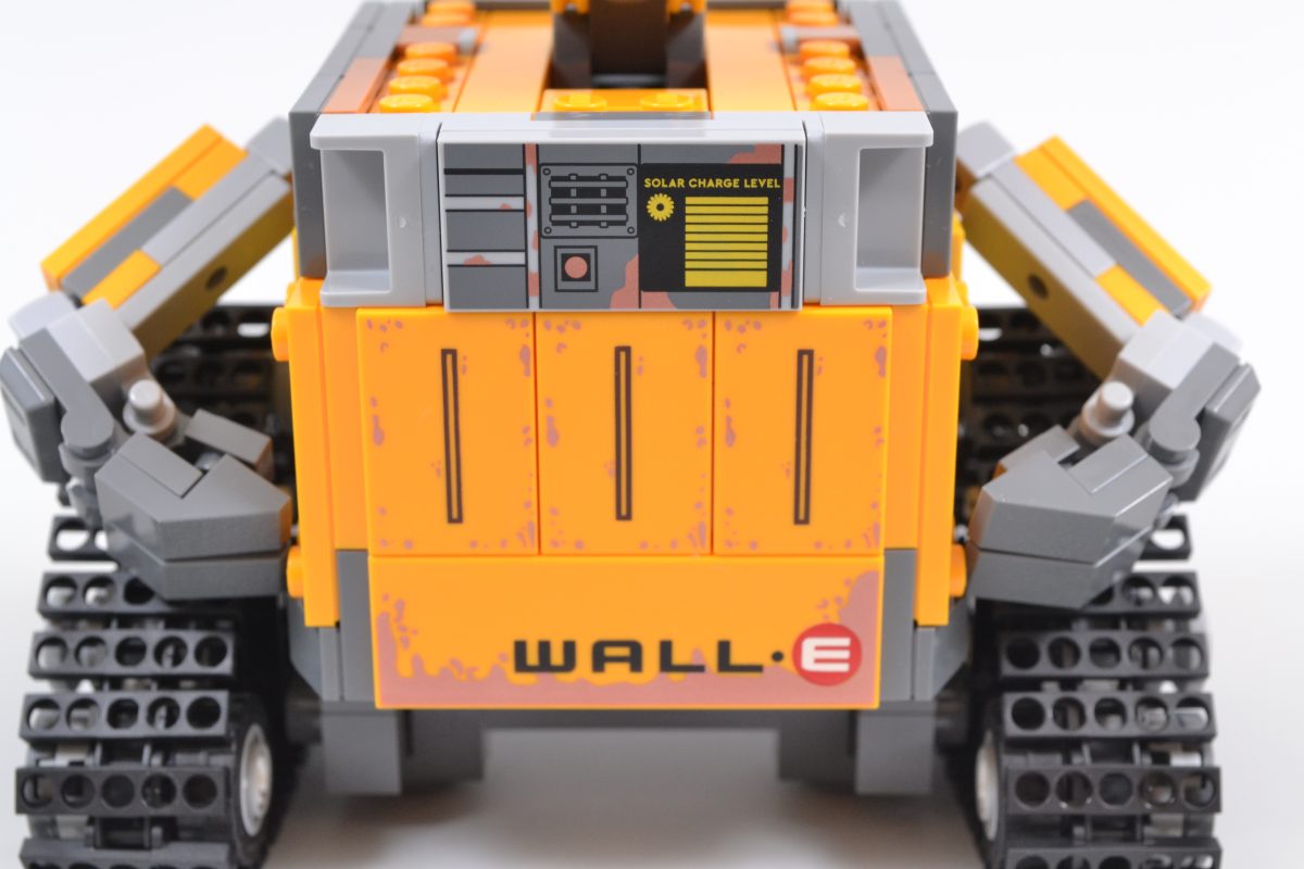 LEGO Disney 43279 WALL E and EVE 10 1200x800
