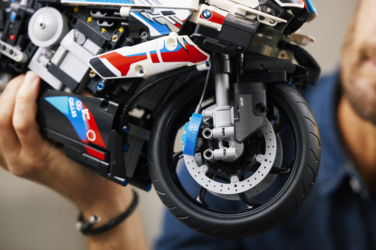 LEGO Technic 42130 BMW M 1000 RR 12