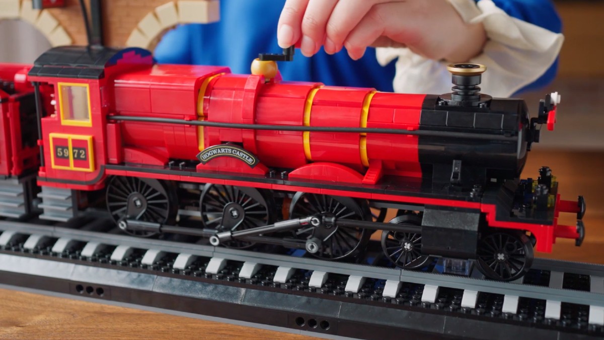 Every LEGO Harry Potter Hogwarts Express model ever made