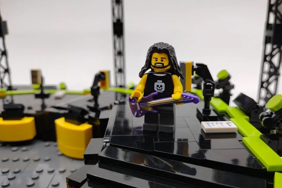 LEGO Ideas Metallica M72 World Tour 9