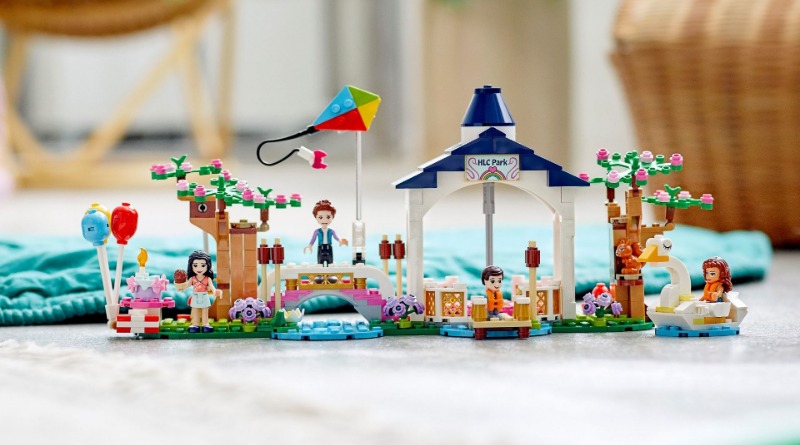 LEGO Friends 41447 Heartlake City Park revealed