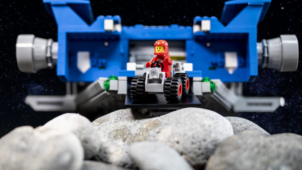 LEGO ICONS 10497 Galaxy Explorer 32 1024x576
