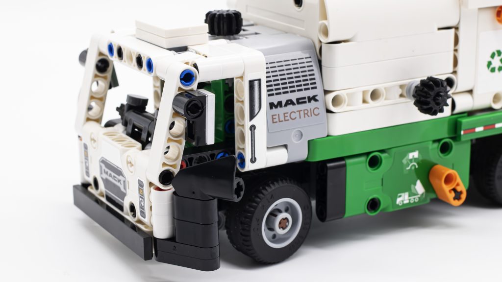LEGO Technic 42167 Mack LR Electric Garbage Truck 13 1024x576