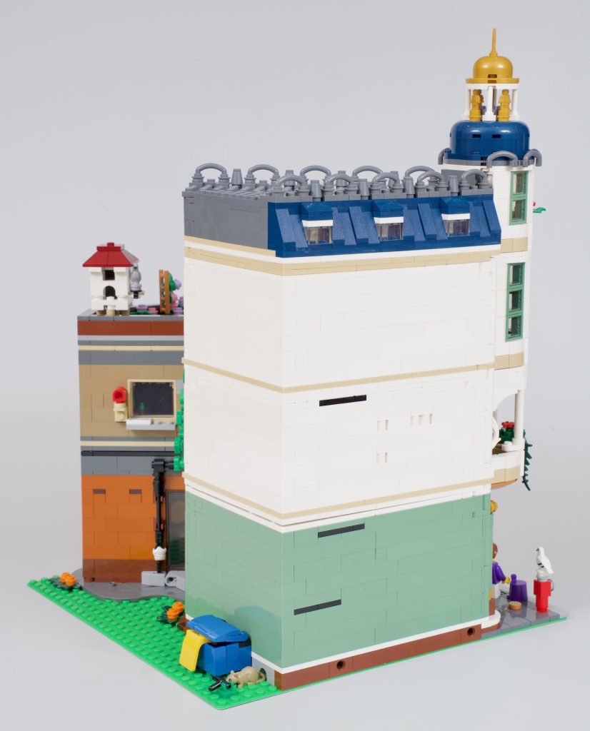 LEGO Icons 11371 Shopping Street review 19 826x1024