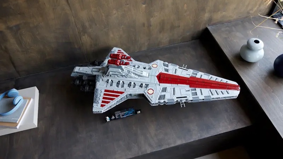 LEGO Star Wars UCS Venator compromises when it comes to hangars
