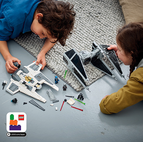 LEGO Star Wars 75348 Mandalorian Fang Fighter VS TIE Interceptor Lifestyle 3