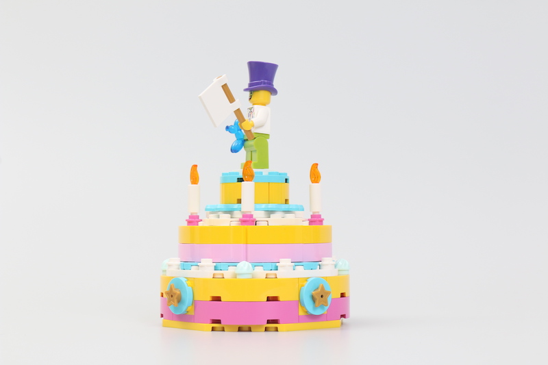40382 Birthday Set and 40385 Trophy review 2