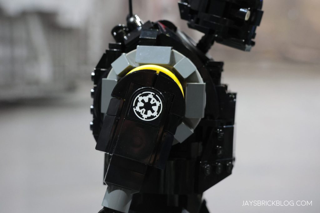 JaysBrickBlog 75434 K 2SO Security Droid Display 2048x1365 4 1024x683