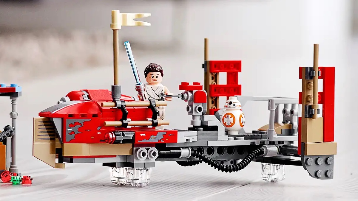 Newly-announced Star Wars movies may not hit theatres until late 2025