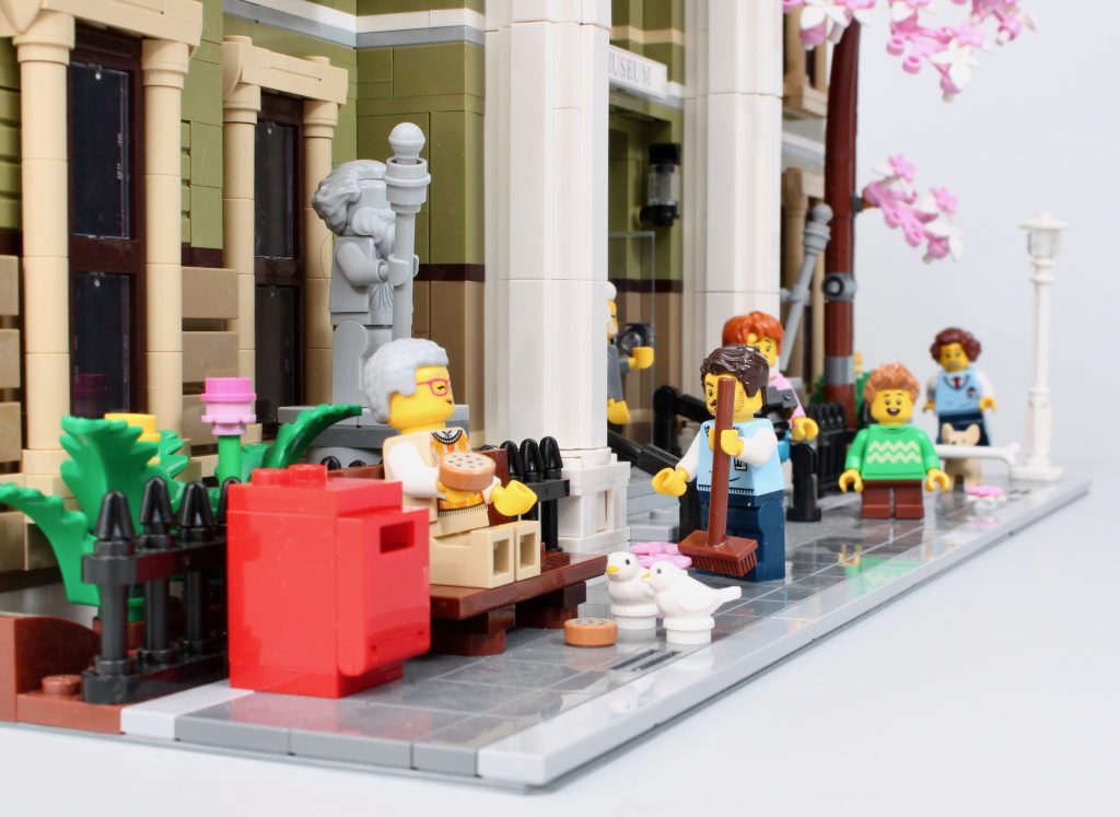 LEGO Icons 10326 Natural History Museum review 19 1024x747