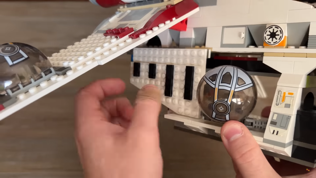 minisuperheroestoday comparison republic gunship 7163 4 1024x576