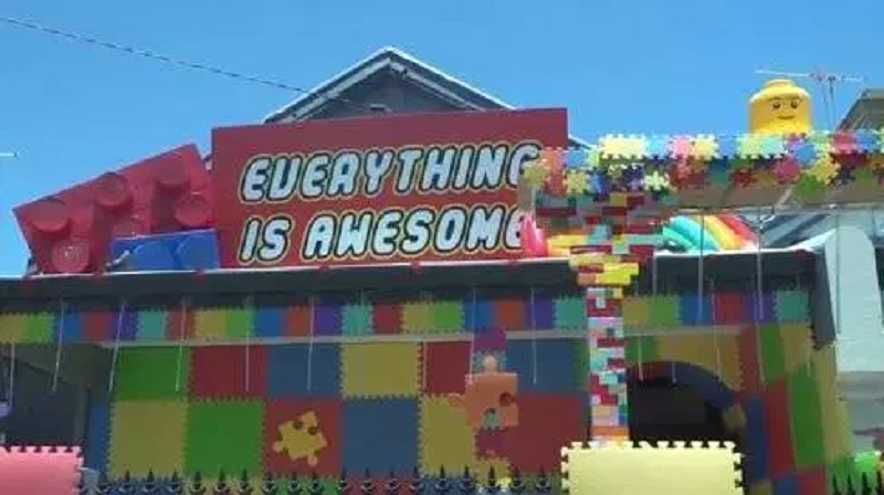 Australian politician hosts LEGO themed New Year’s Eve party