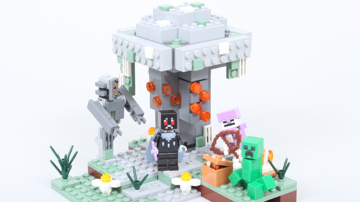 Why LEGO Minecraft's most monochromatic set so far works
