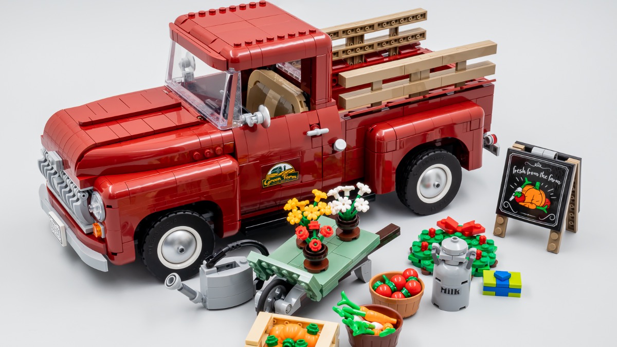 First look at LEGO for Adults 10290 Pickup Truck