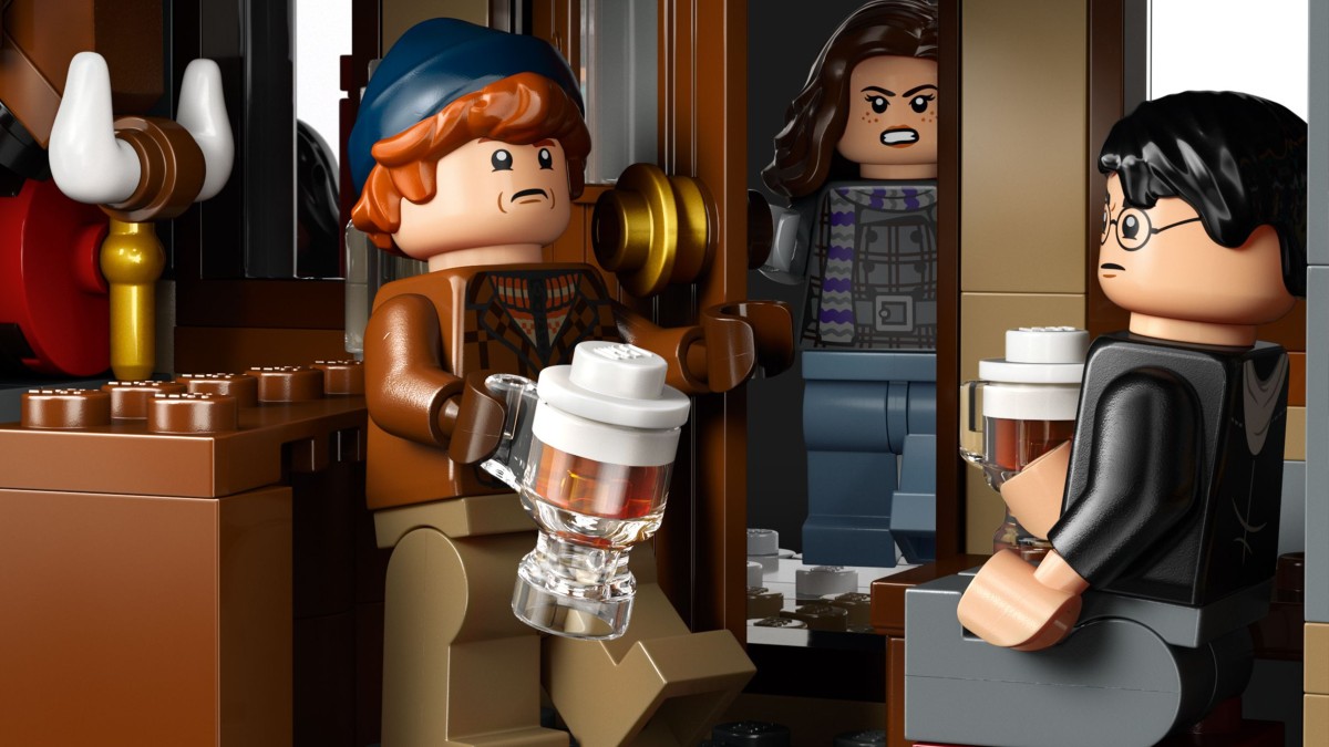 The best references in LEGO Harry Potter Hogsmeade Village Collectors’ Edition, explained