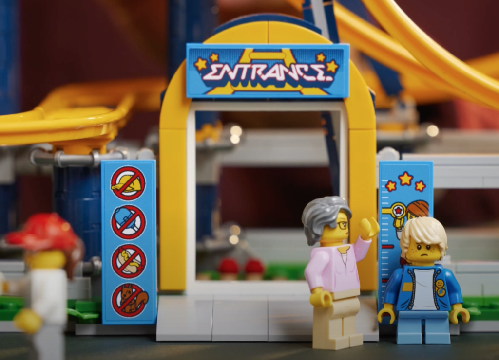 LEGO ICONS 10303 Loop Coaster squirrel 1 1024x740