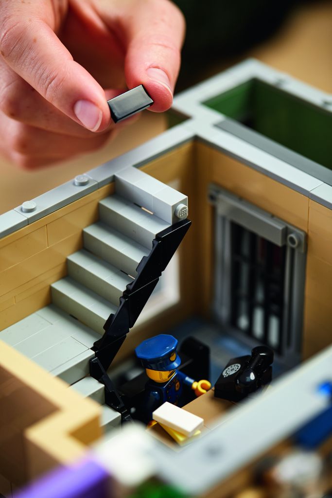LEGO 10278 Modular Buildings Collection Police Station 33