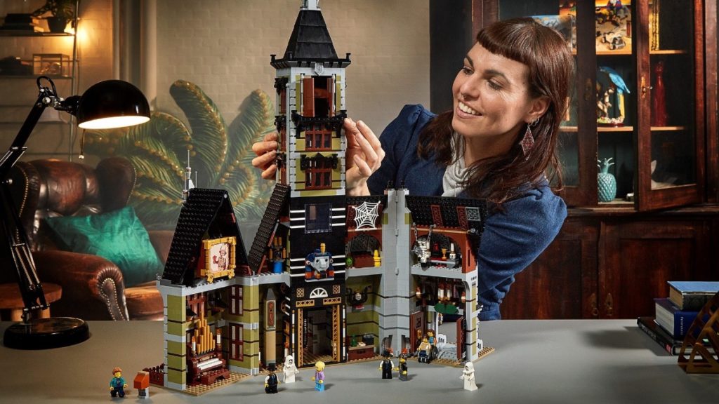 LEGO Fairground Collection 10273 Haunted House featured 1024x576