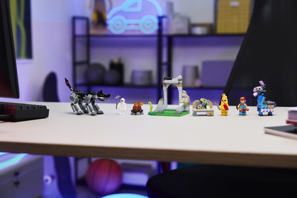 LEGO Fortnite 77075 Peely Sparkplugs Camp 2 1024x683