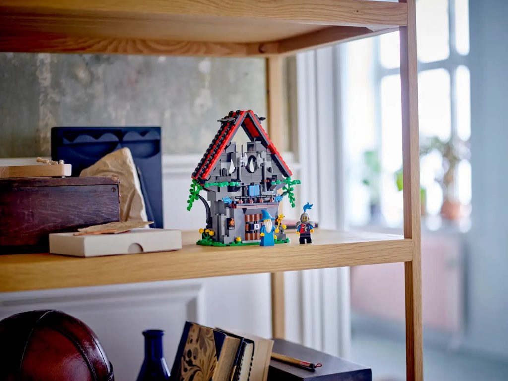 LEGO 40601 Majistos Magical Workshop Lifestyle 3 1024x768