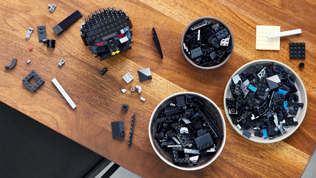 First look at LEGO Star Wars Dark Trooper Helmet set