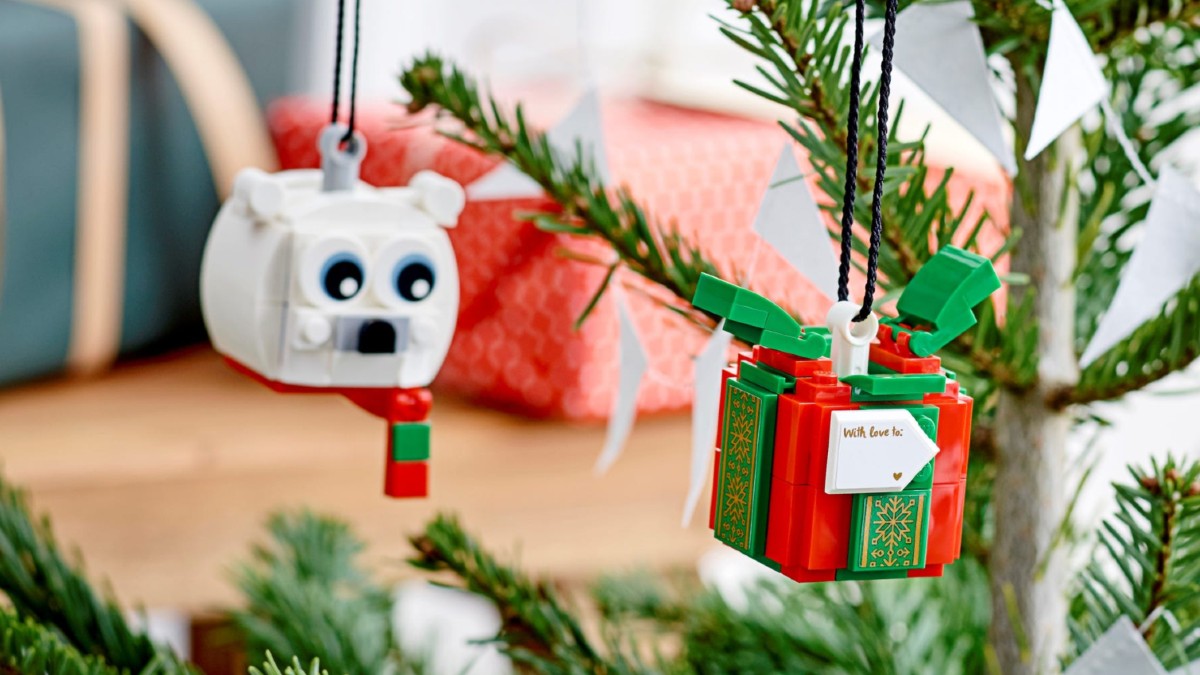 LEGO Seasonal Christmas sets out now to decorate the home