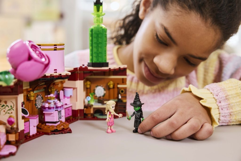 LEGO Wicked 75683 Glinda Elphabas Dormitory 3 1024x683