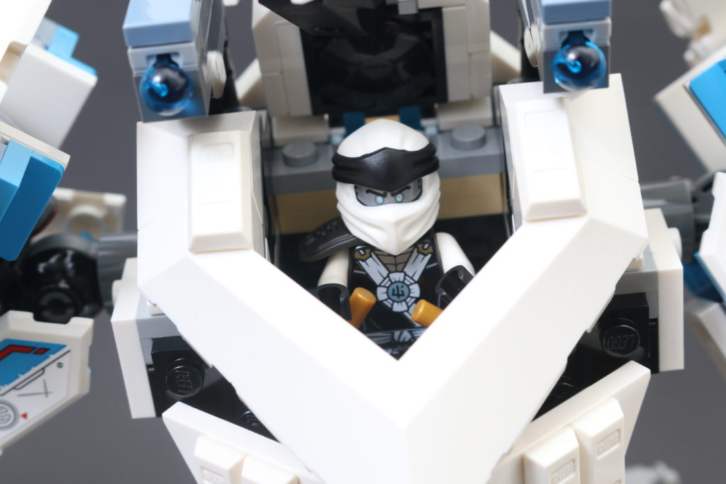 LEGO NINJAGO Legacy 71738 Zanes Titan Mech Battle review 20