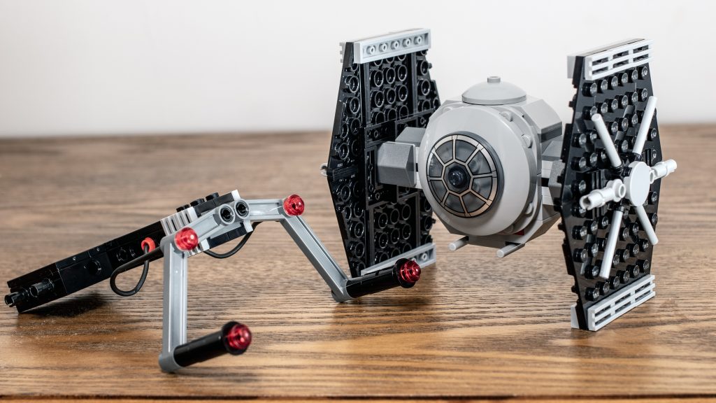 LEGO Star Wars 40771 TIE Fighter with Imperial Hanger Rack 9 1024x576