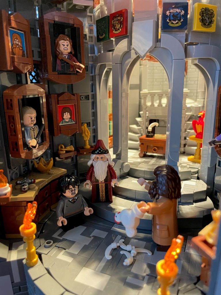 LEGO Harry Potter Dumbledores office 1