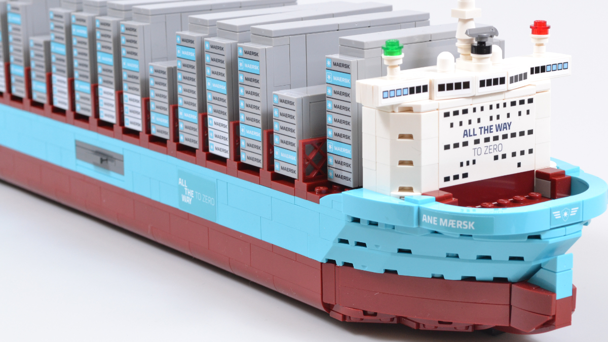 LEGO 40955 Maersk Dual-Fuel Container Vessel is the odd duck of 2026