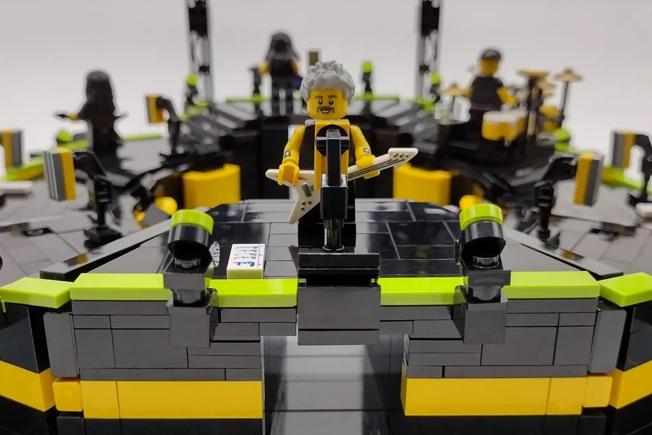 LEGO Ideas Metallica M72 World Tour 11