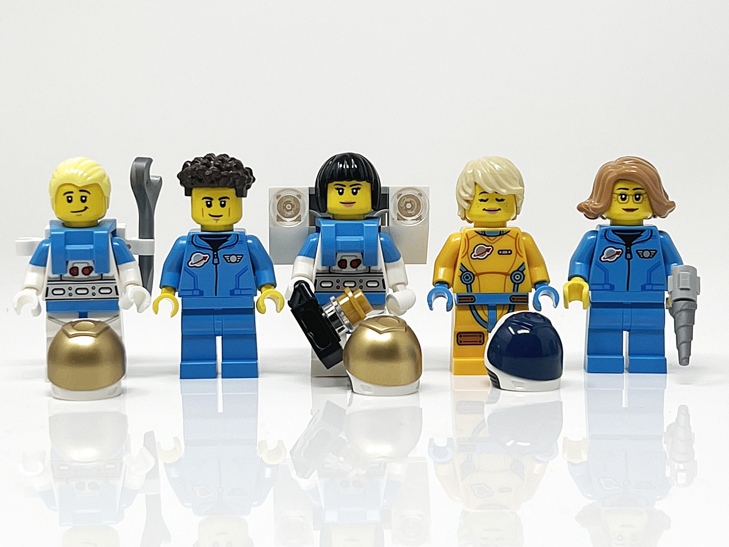 LEGO CITY 60349 Lunar Space Station review 15 scaled
