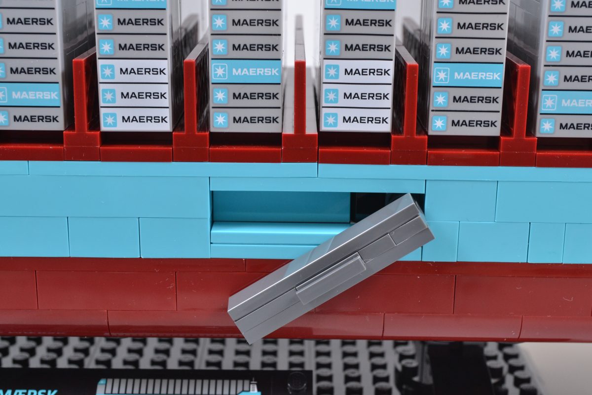 LEGO 40955 Maersk Dual Fuel Container Vessel 9 1 1200x800