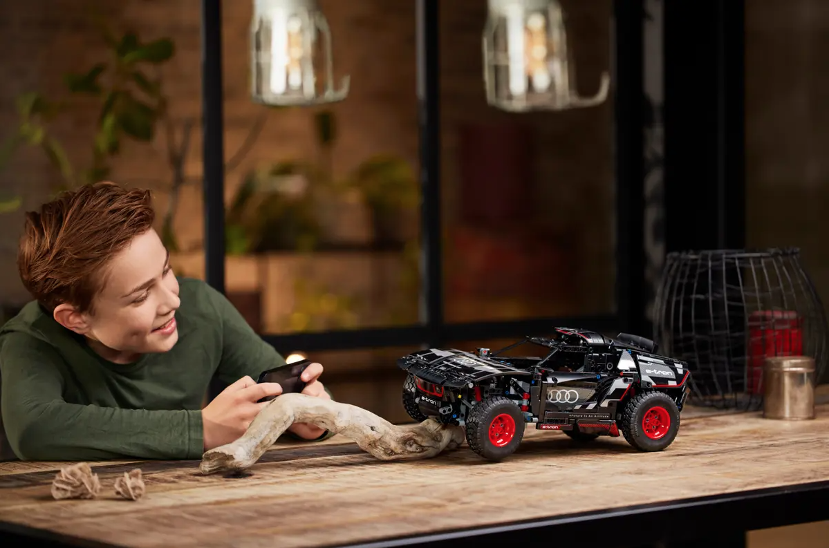 LEGO Technic 42160 Audi R2 Q e tron 6
