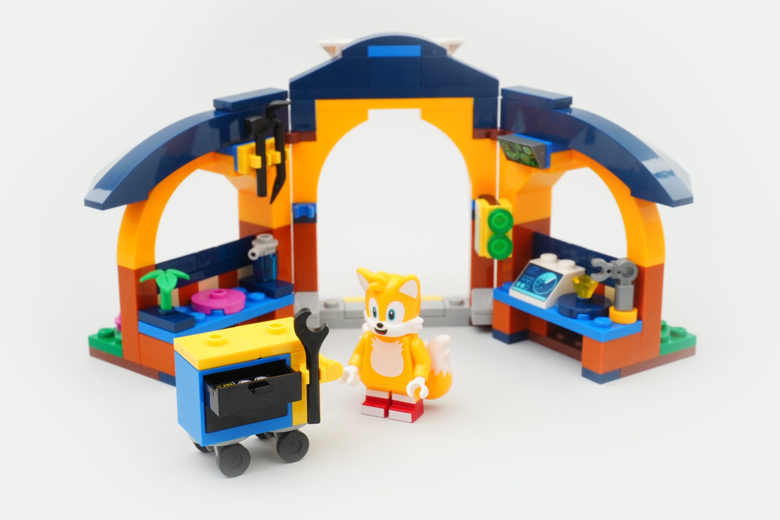 LEGO Sonic the Hedgehog 76991 Tails Workshop and Tornado Plane review 22 scaled