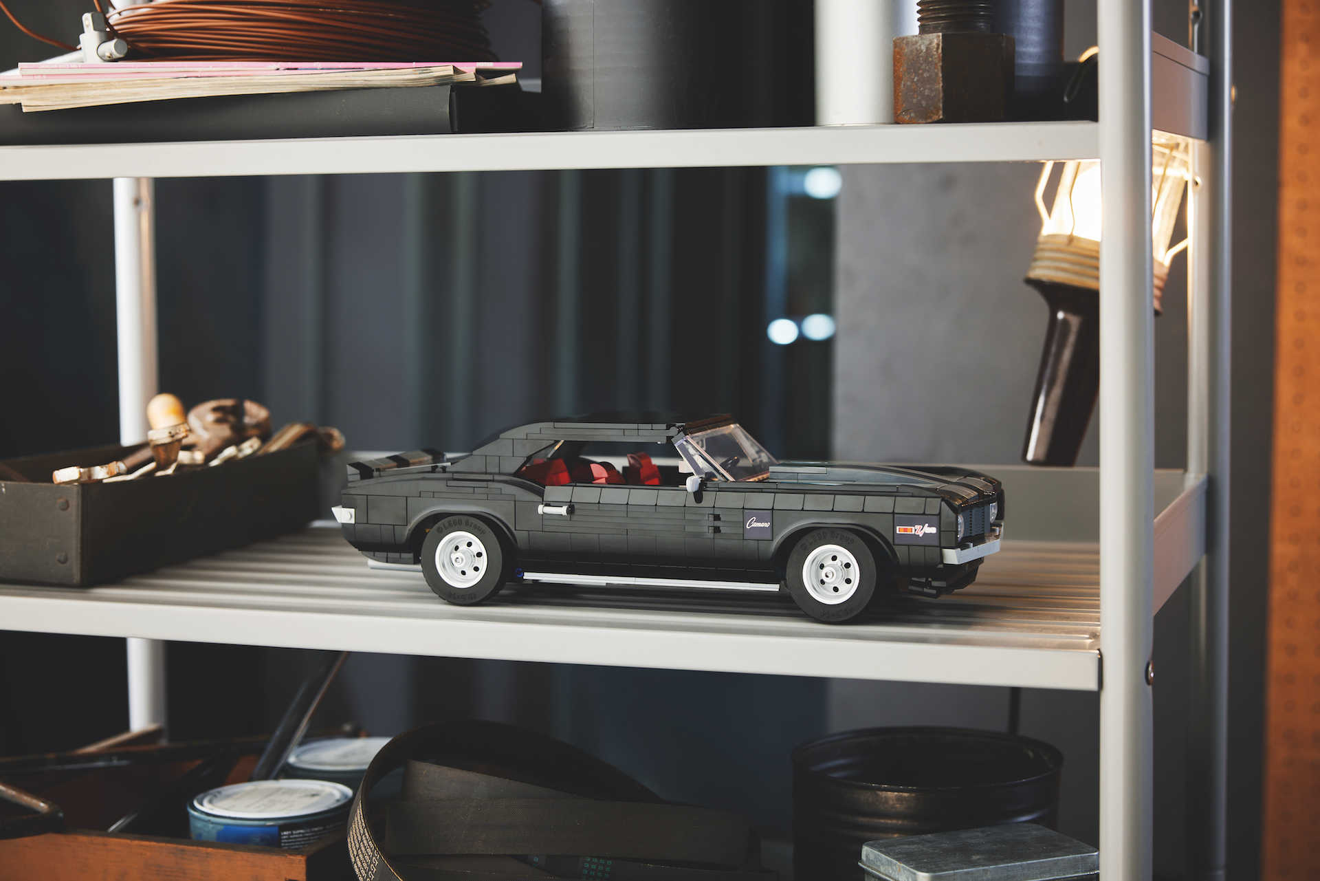 LEGO ICONS 10304 Chevrolet Camaro Z28 21