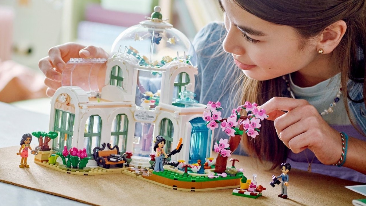 LEGO Ideas Botanical Garden's biggest changes are taken from the LEGO Friends playbook