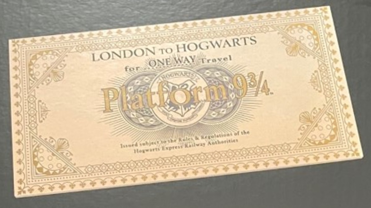 LEGO Harry Potter 76405 Hogwarts Express Collectors’ Edition may include a life-sized prop