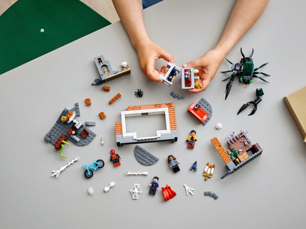 LEGO Marvel 76185 Spider Man at the Sanctum Workshop 6 1024x768