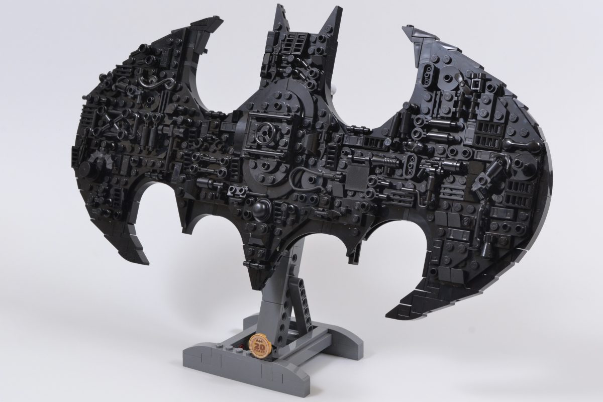 LEGO Batman 76330 Batman Logo 4 1200x800