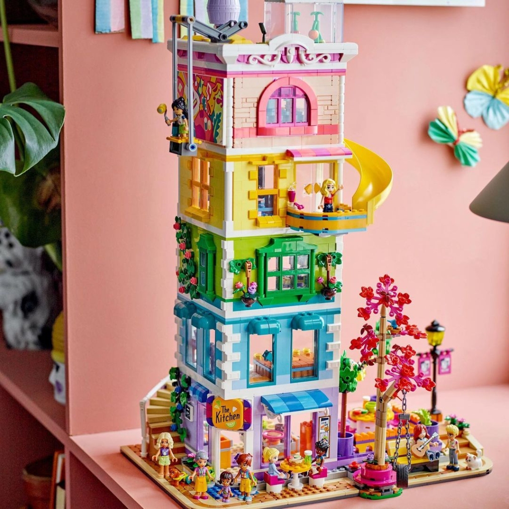 LEGO Friends 41747 Heartlake City Community Kitchen and 41748 Heartlake City Community Centre combined 1024x1024